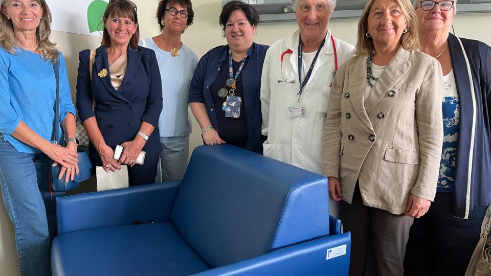 Donazione poltrona Pedriatria Sant'Anna (1)